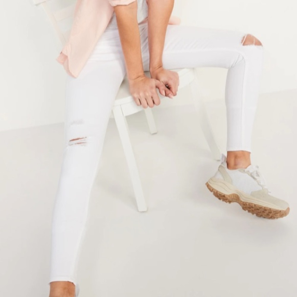 Womens old navy pull on skinny rockstar jeans - white distressed - size 8